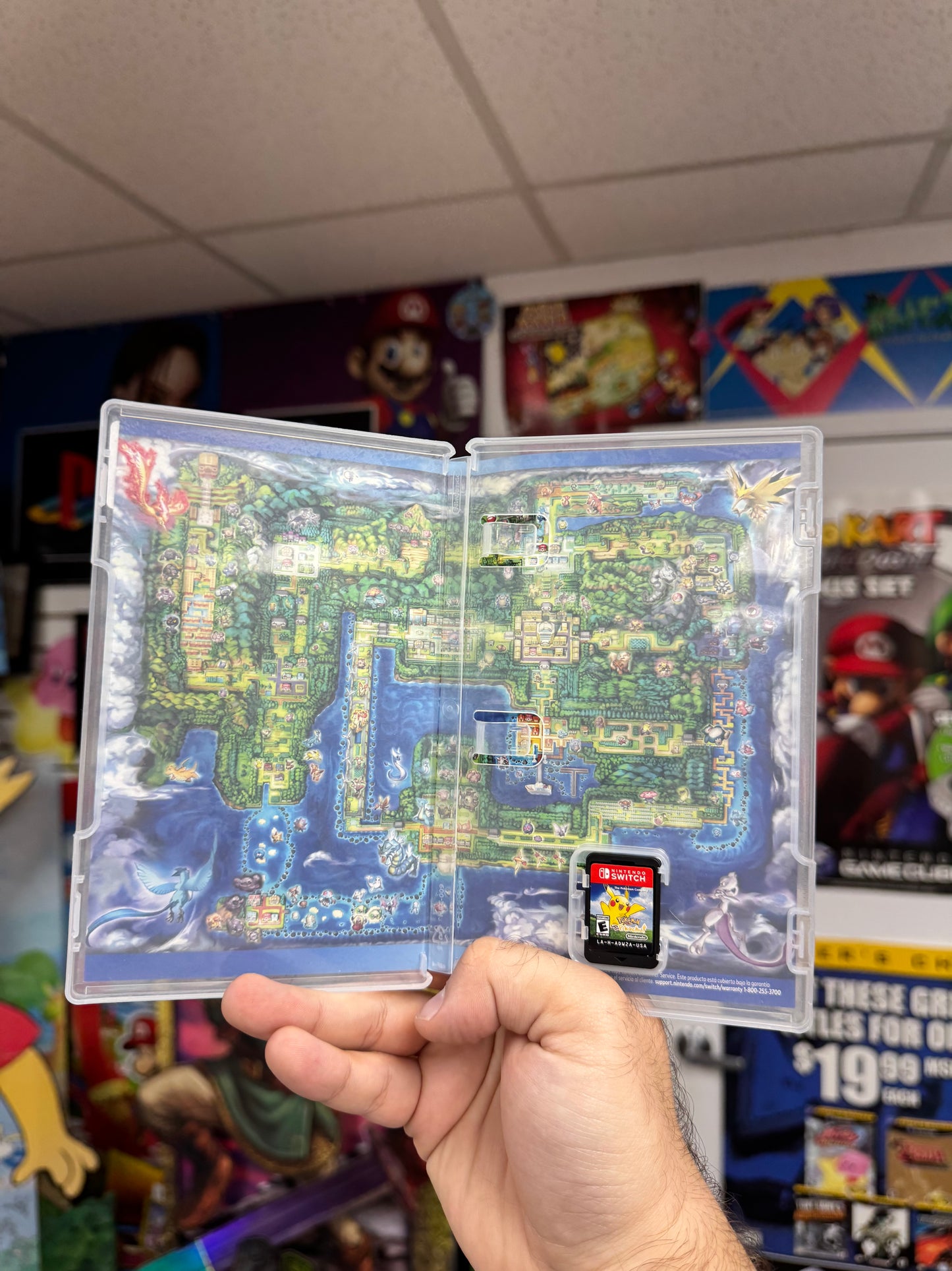 Pokemon Let's Go Pikachu - Switch CiB