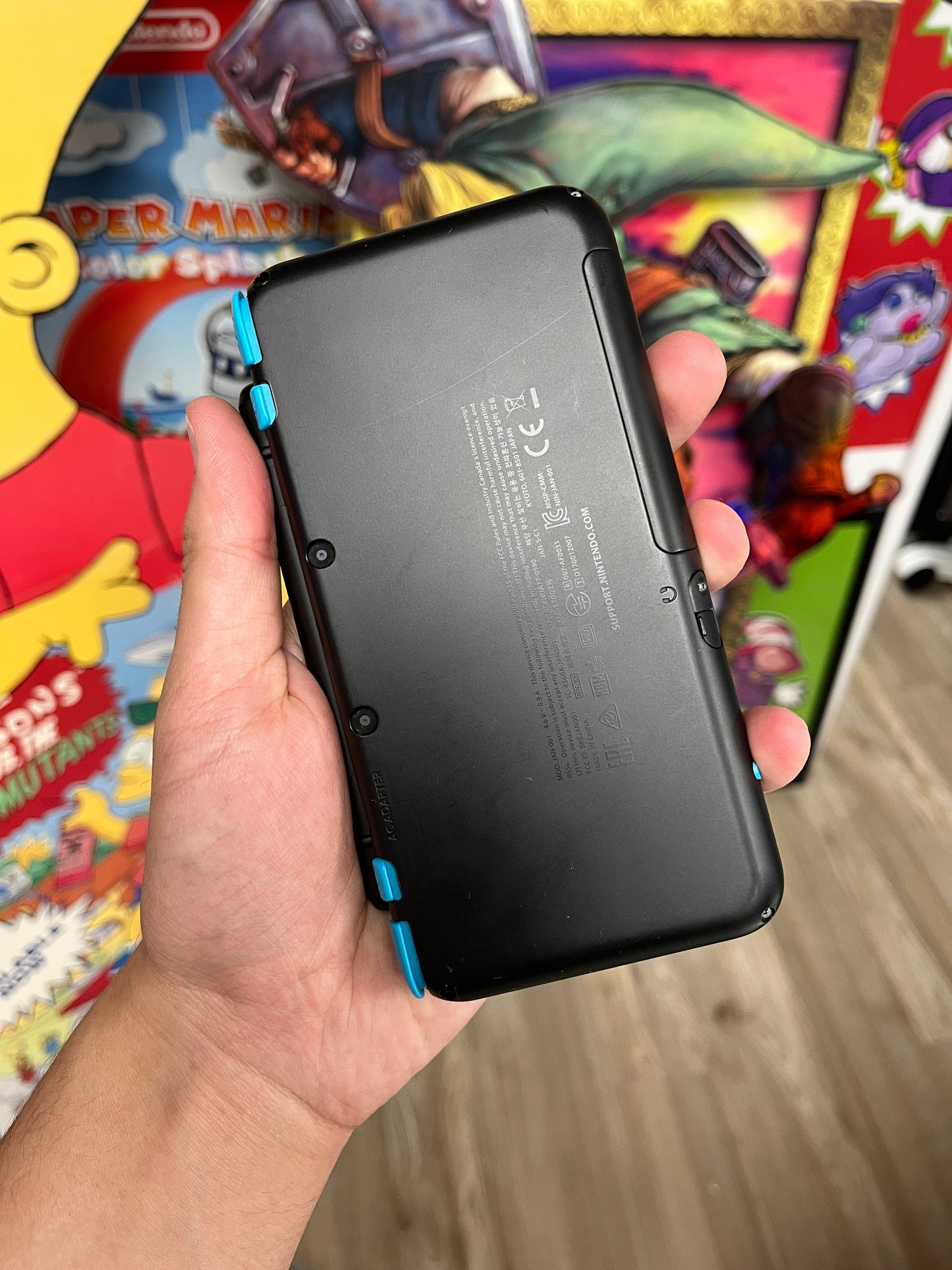 New 2DS XL Blue/Black W/ Charger