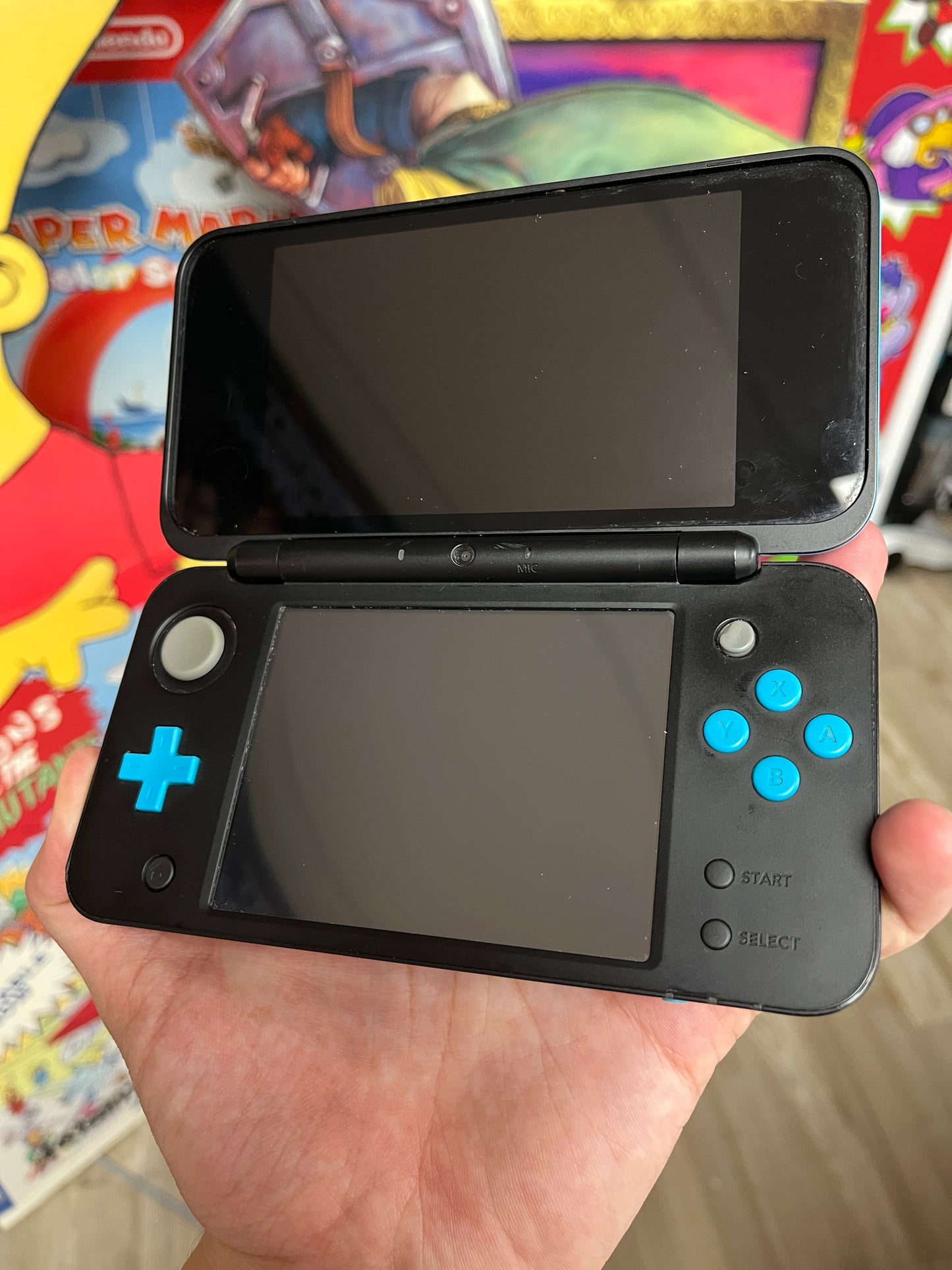 New 2DS XL Blue/Black W/ Charger