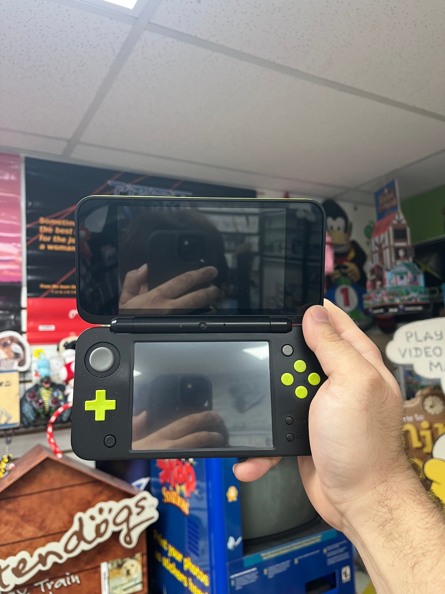 New Nintendo 2DS LL Black & Lime - CiB Japanese