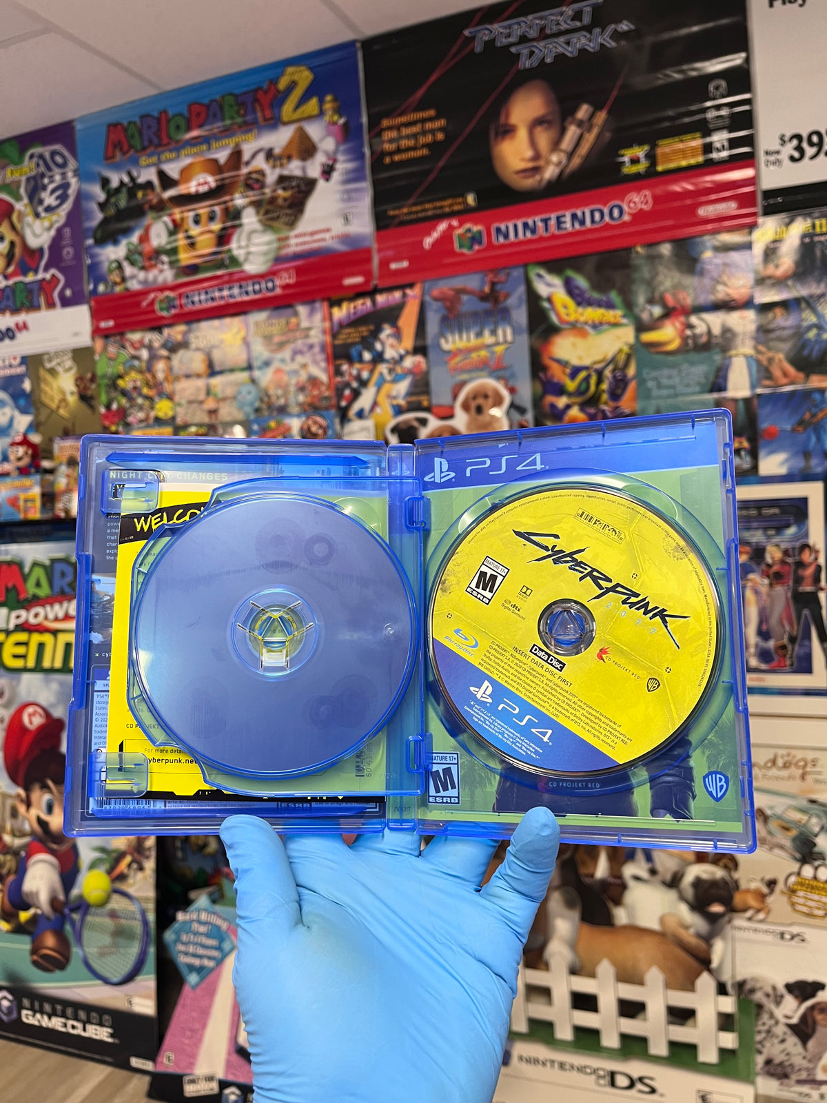 Cyberpunk 2077 [With Extras] - PS4 CIB